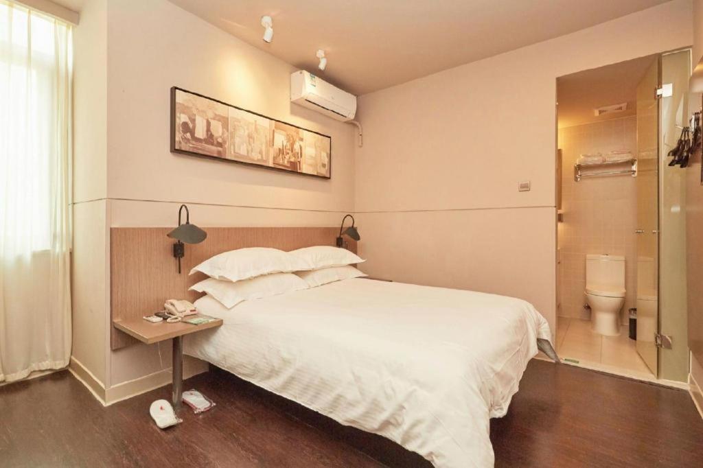 Jinjiang Select Fengxian Baolong Square North Yunhe Road Hotel 2*