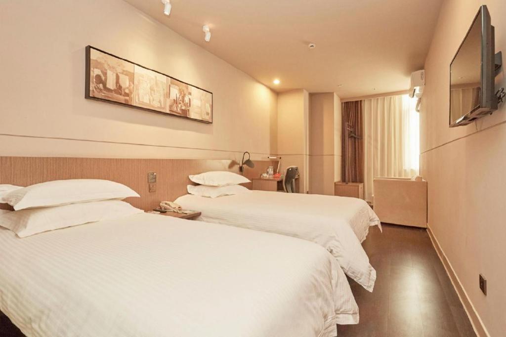 Jinjiang Select Fengxian Baolong Square North Yunhe Road Hotel 2*