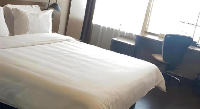 Hotel Jinjiang Select Fengxian Baolong Square North Yunhe Road 2*