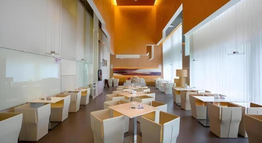 Jinjiang Select Fengxian Baolong Square North Yunhe Road 2* Shanghai