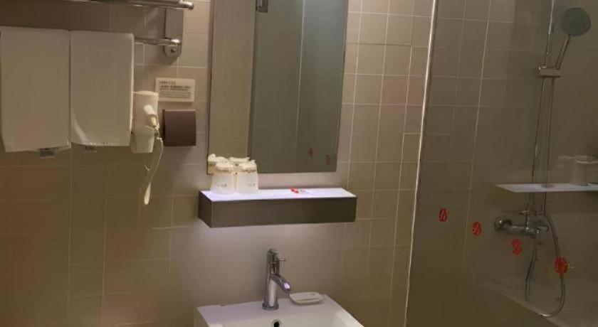 Jinjiang Select Fengxian Baolong Square North Yunhe Road Hotel 2*