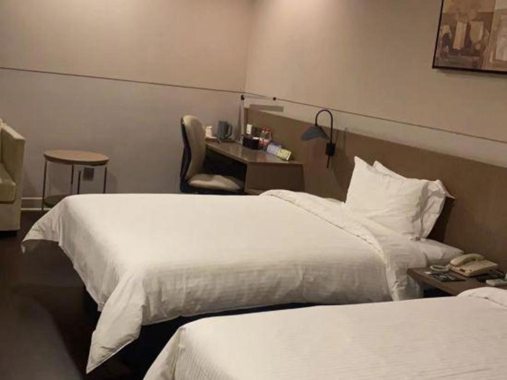 Jinjiang Select Fengxian Baolong Square North Yunhe Road Hotel 2*