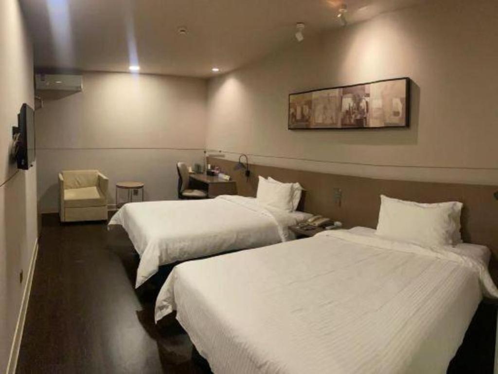 Jinjiang Select Fengxian Baolong Square North Yunhe Road Hotel 2*