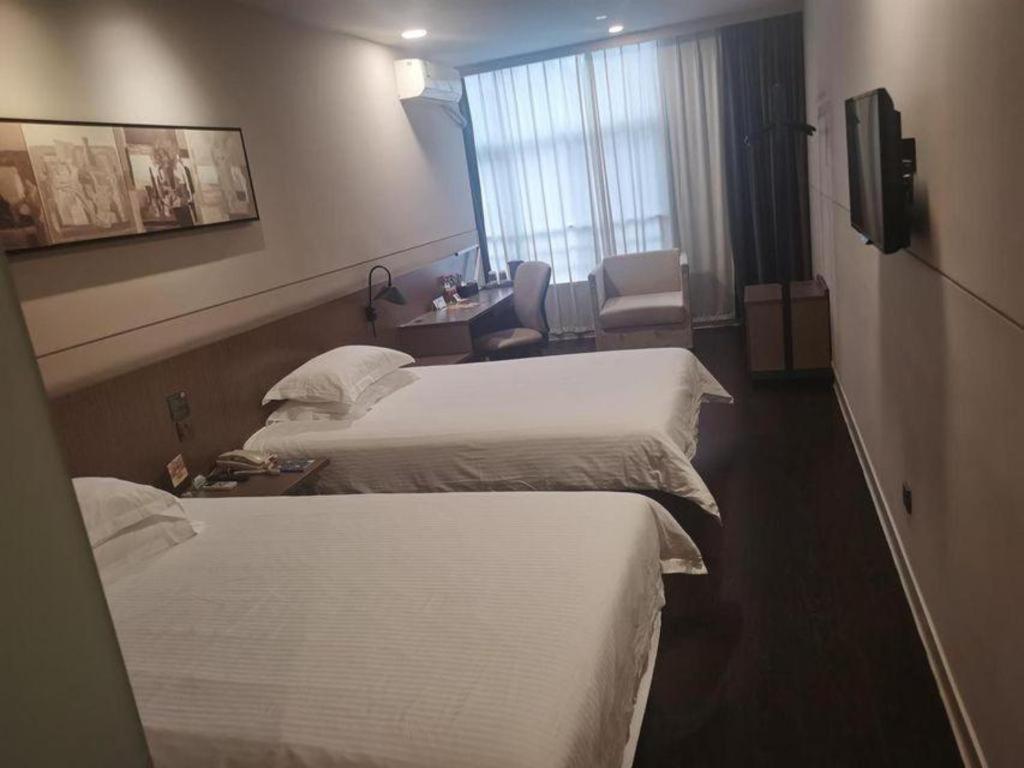 Jinjiang Select Fengxian Baolong Square North Yunhe Road 2* Shanghai