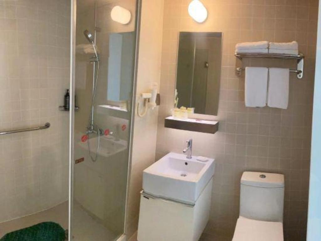Jinjiang Select Fengxian Baolong Square North Yunhe Road Hotel 2*