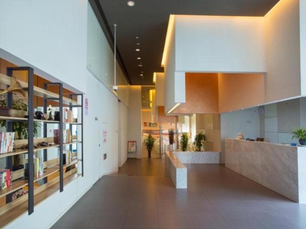 Jinjiang Select Fengxian Baolong Square North Yunhe Road Hotel 2*